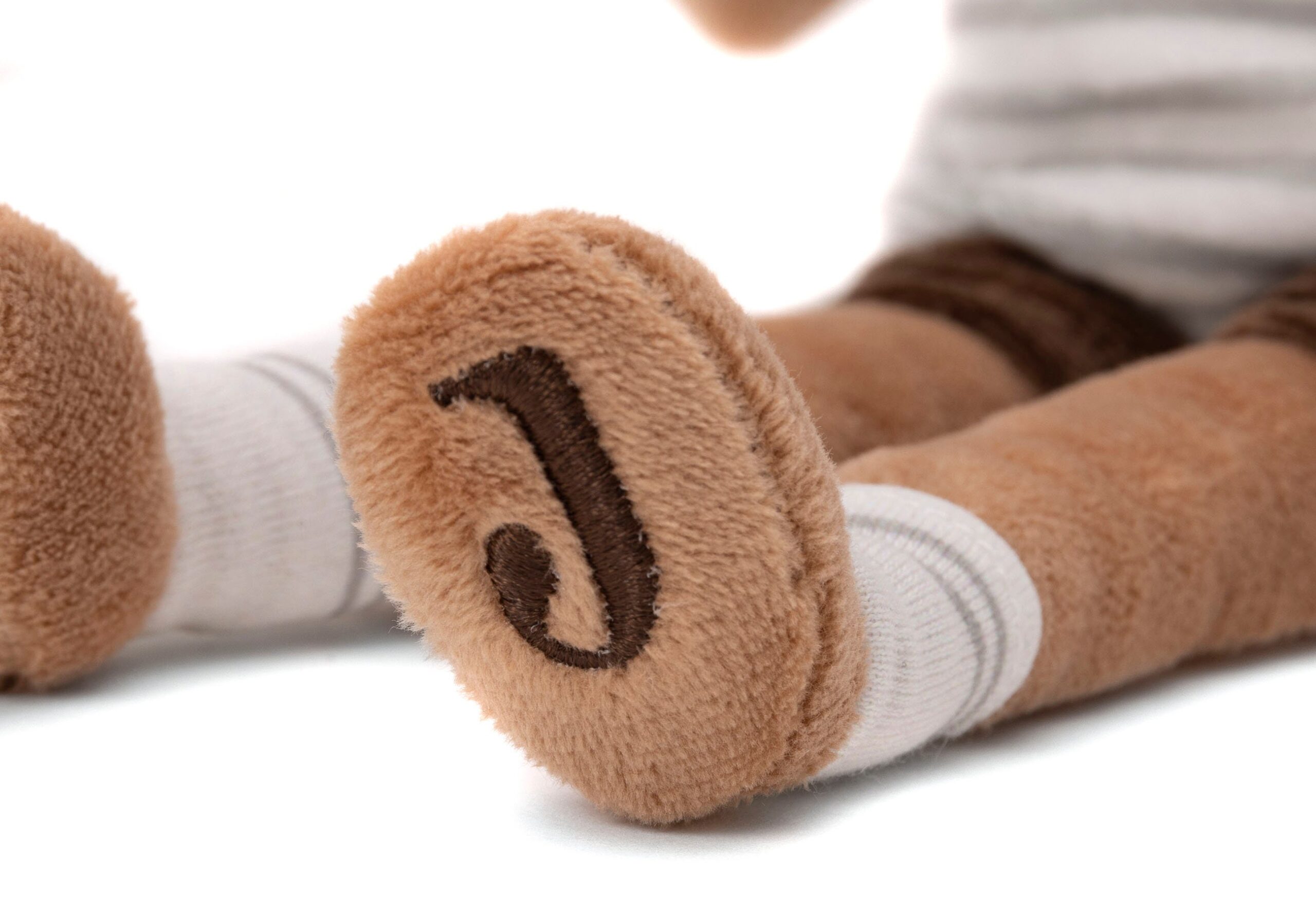Kuscheltier Maus braun mit Shirt und Latzhose – Bild 6