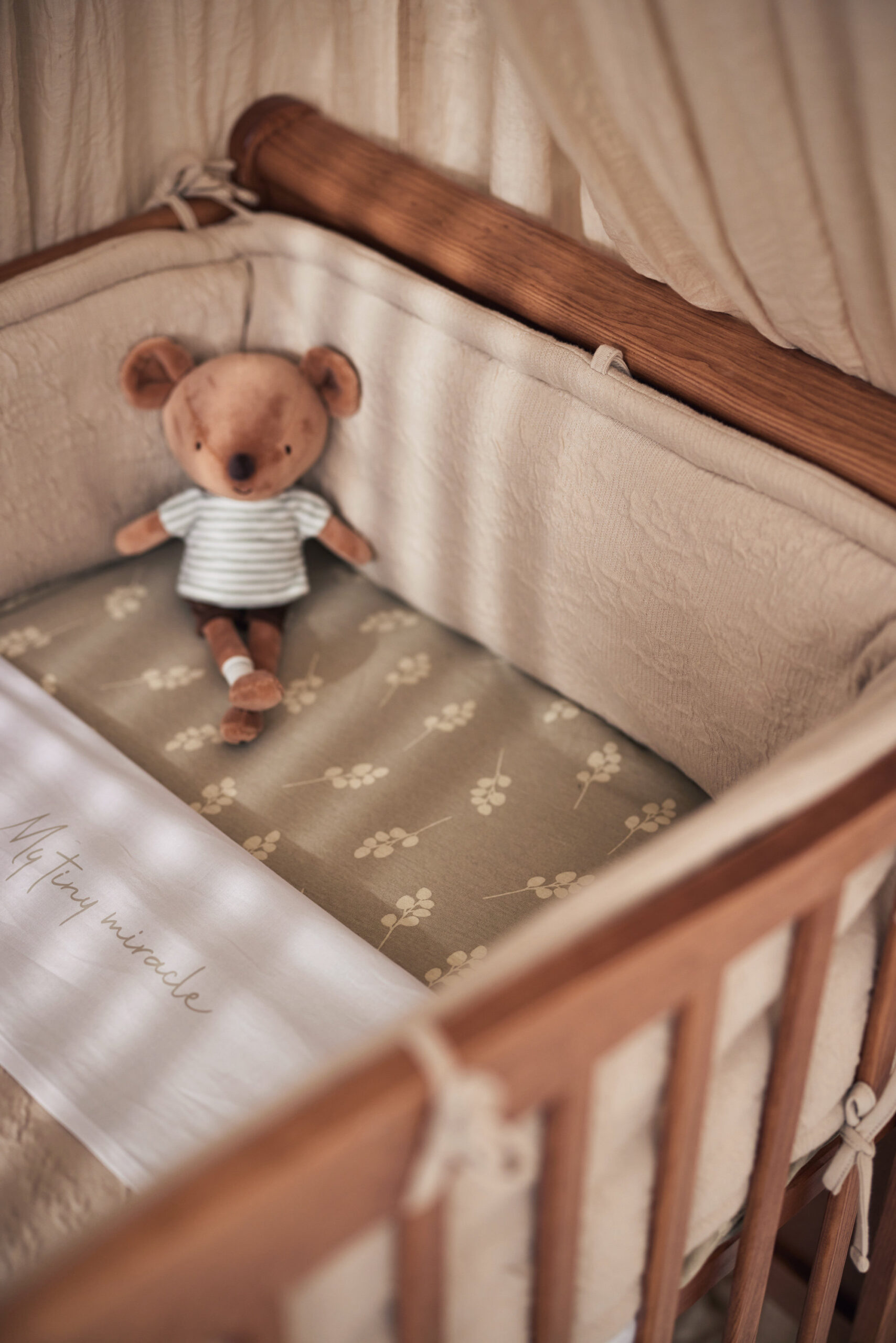Kuscheltier Maus braun mit Shirt und Latzhose – Bild 9