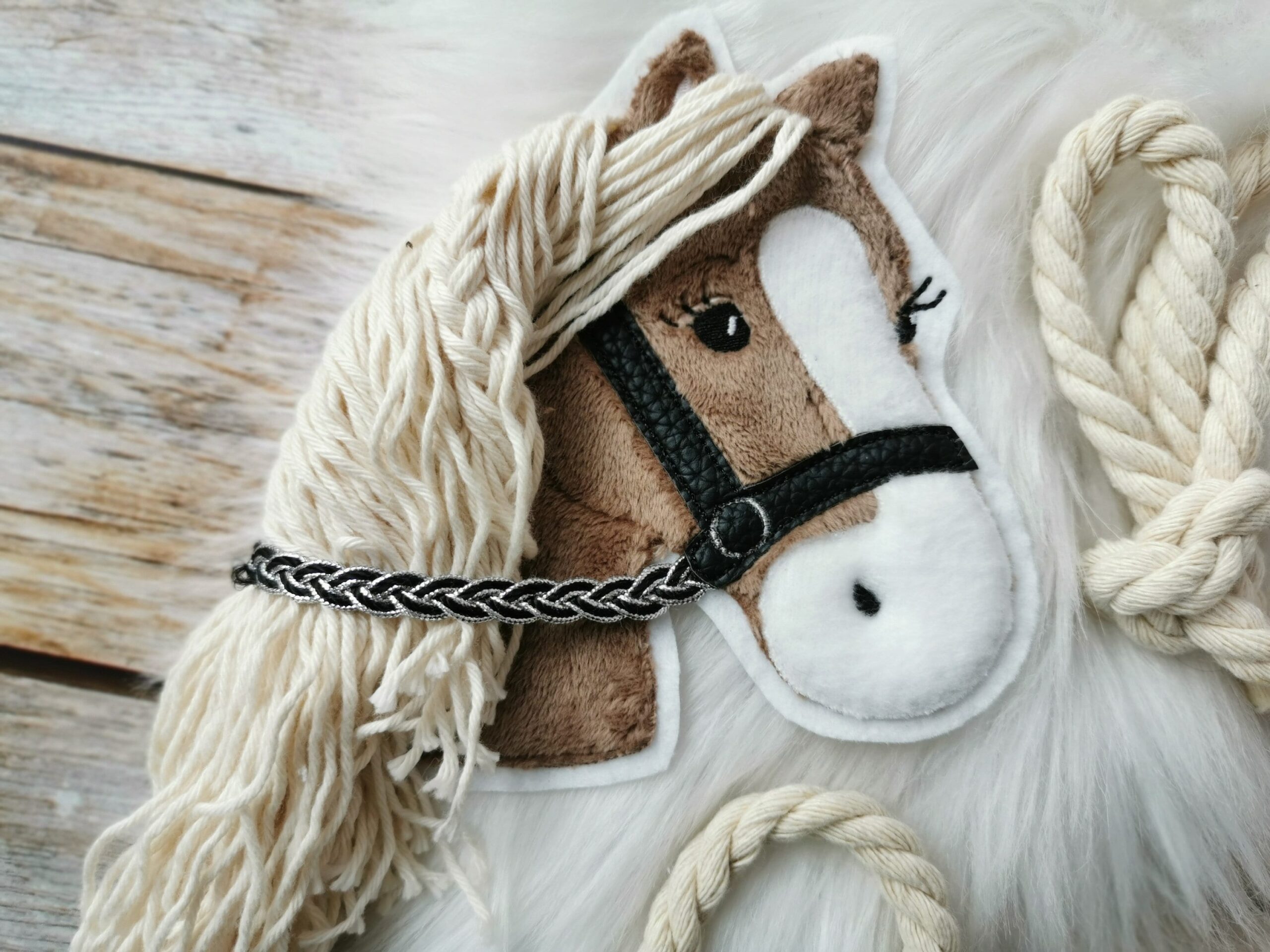 Aufnäher Pony Lulu schwarz/silber Zügel – Bild 4