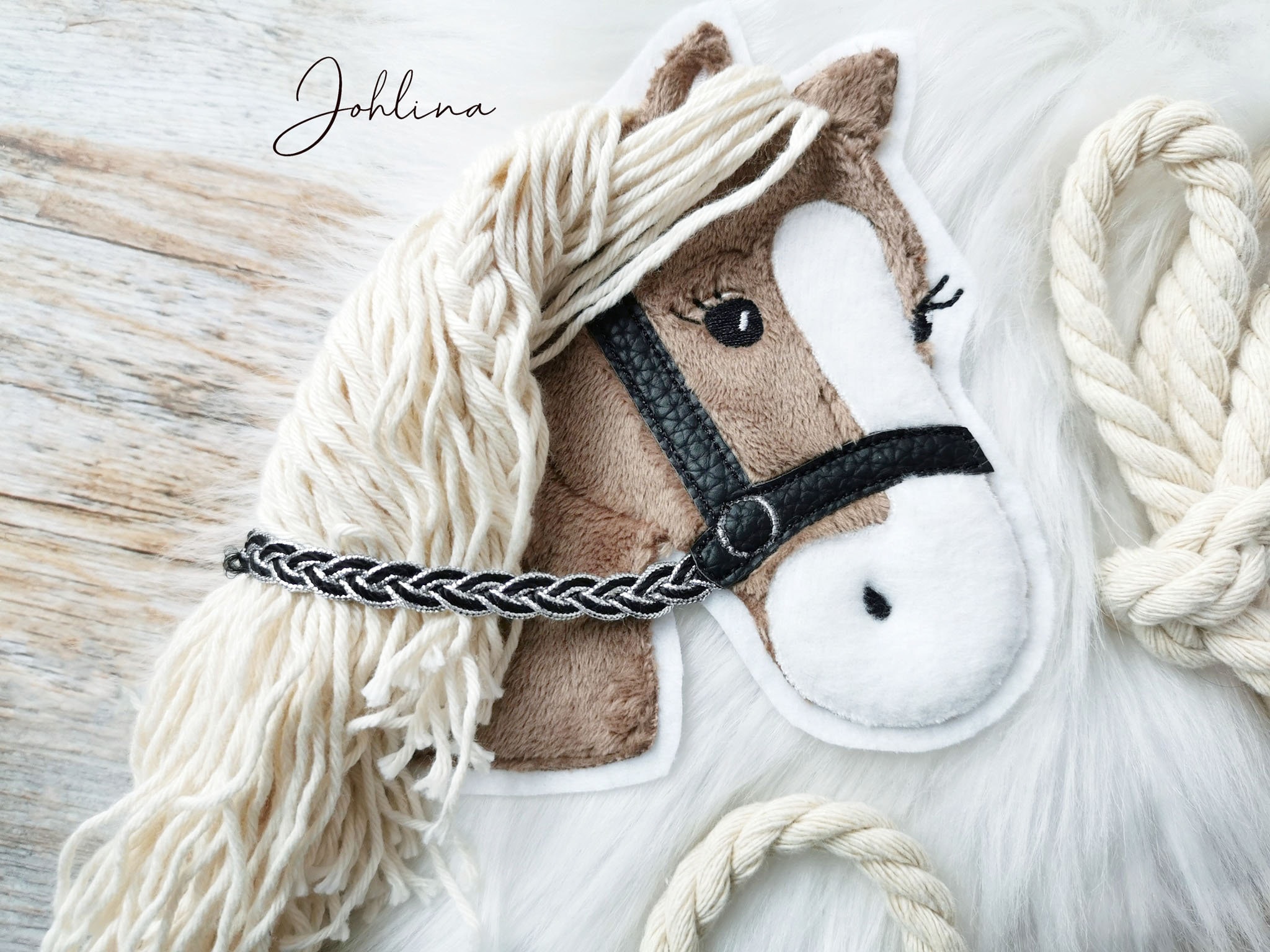 Aufnäher Pony Lulu schwarz/silber Zügel