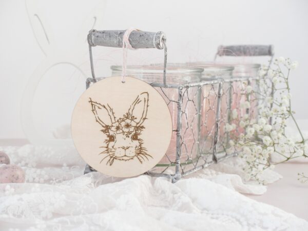Anhänger Osterhase mit Blüten