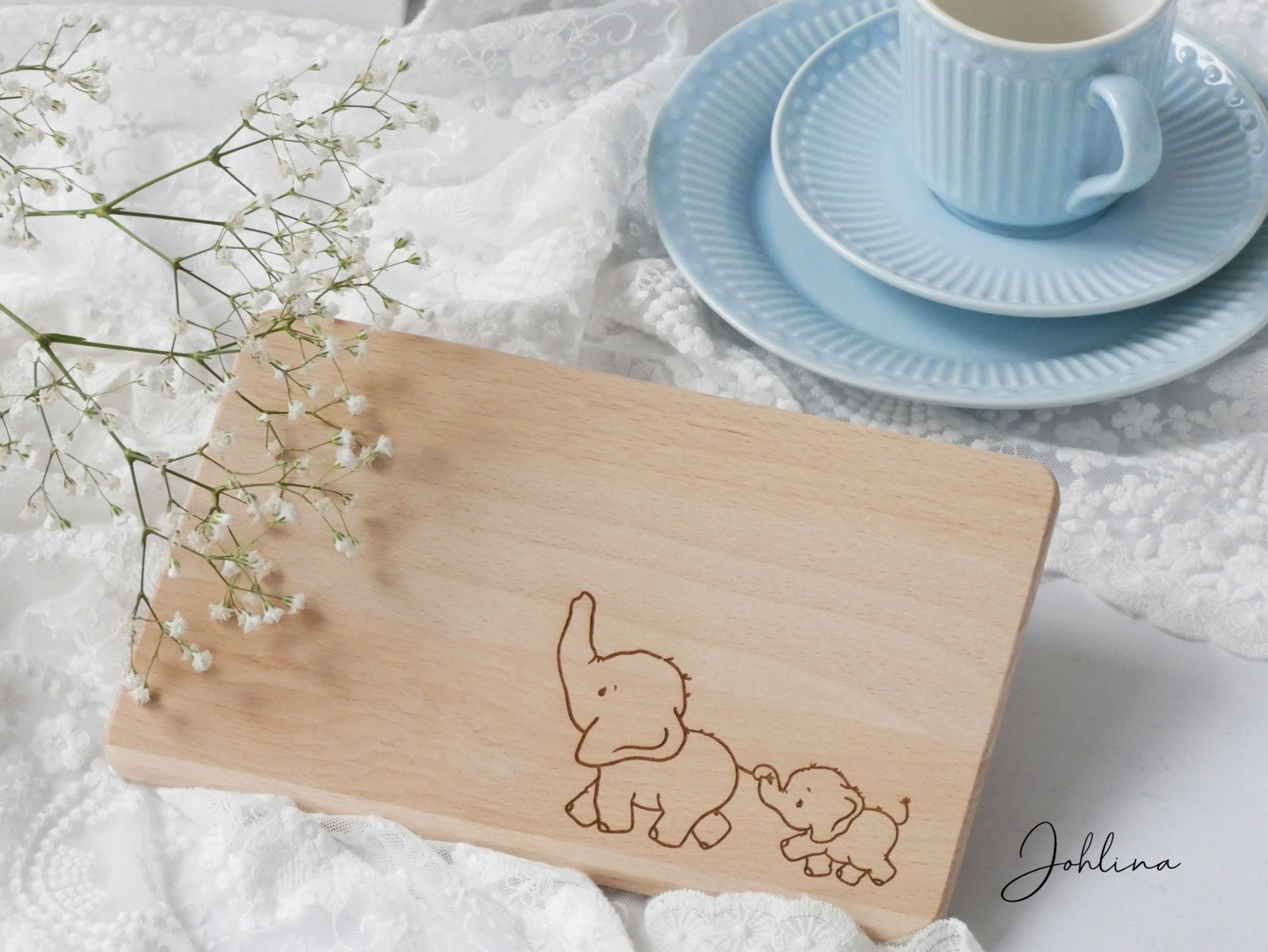 Frühstücksbrettchen Elefantenliebe