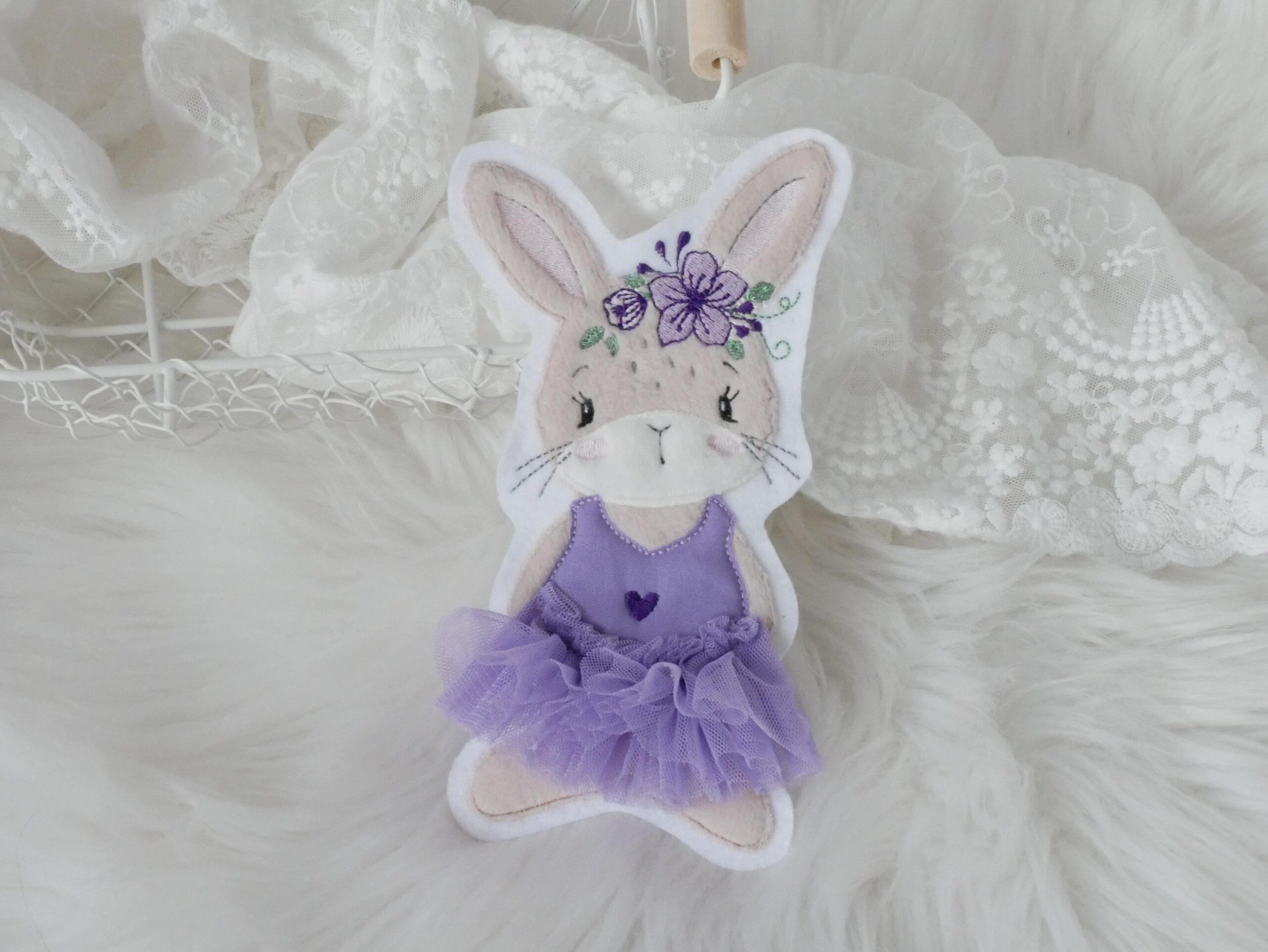 Aufnäher Hase mit Tüllrock lila – Bild 2