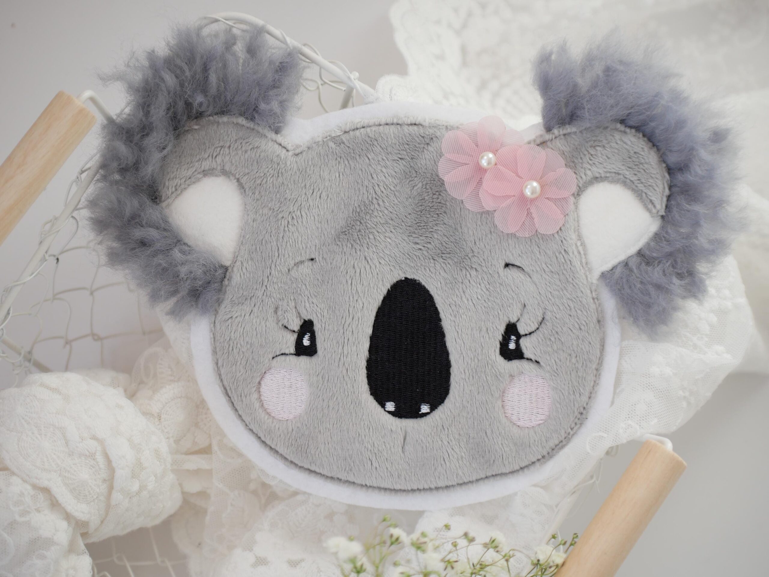 Aufnäher Koala mit Wuschelohren & Blumen