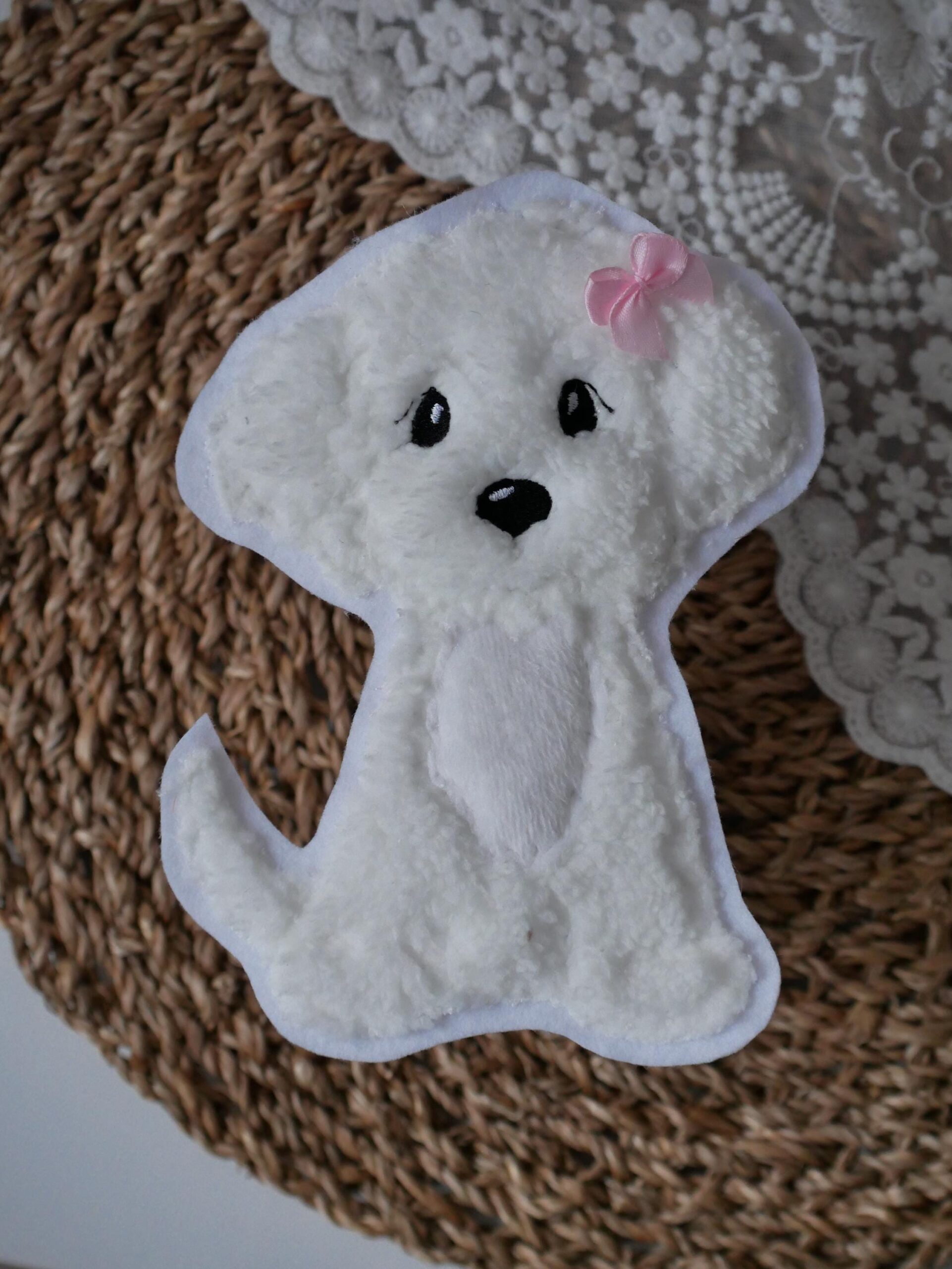 Aufnäher kleiner weißer Hund mit lockigem Fell – Bild 3