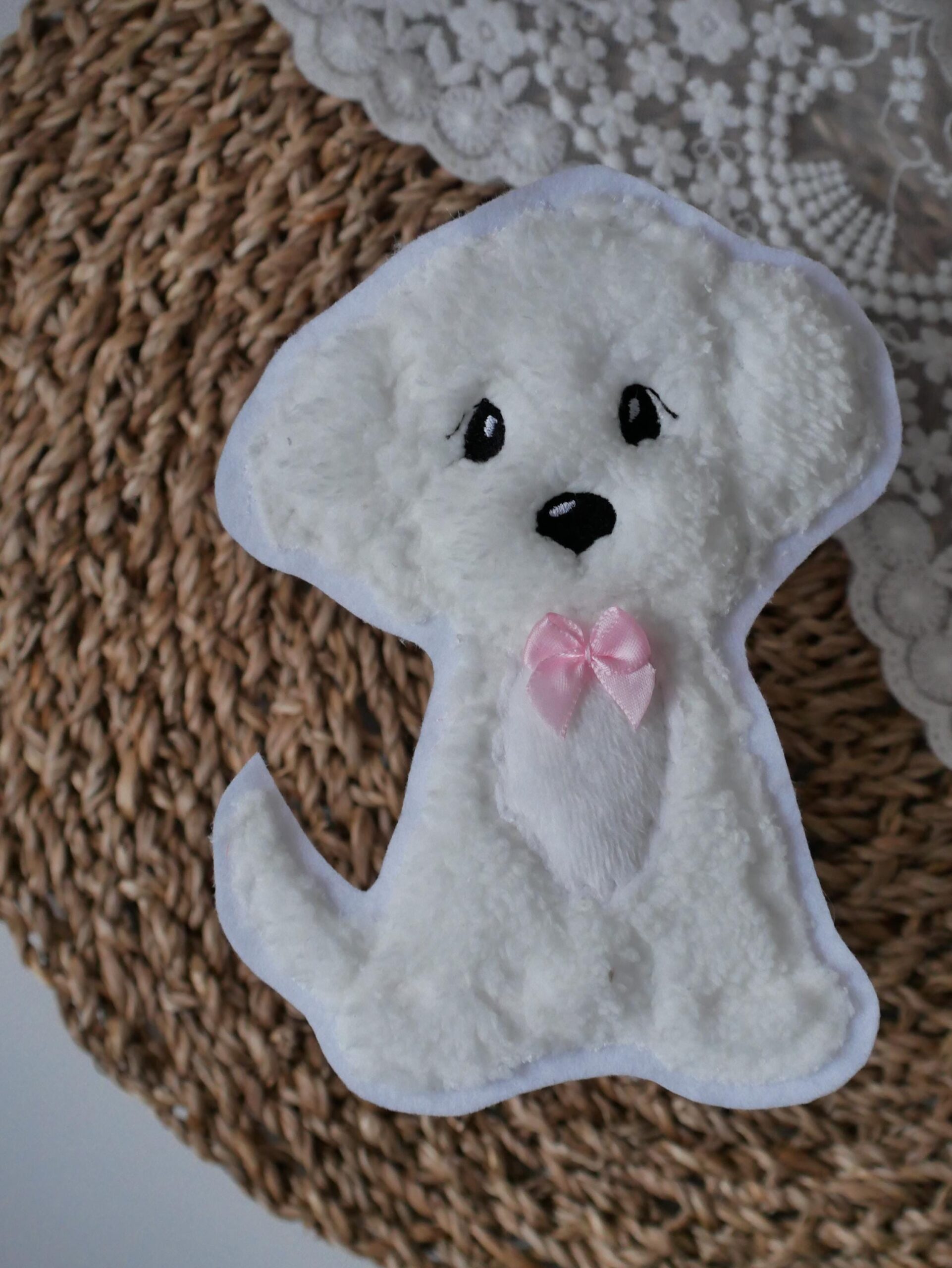 Aufnäher kleiner weißer Hund mit lockigem Fell – Bild 4