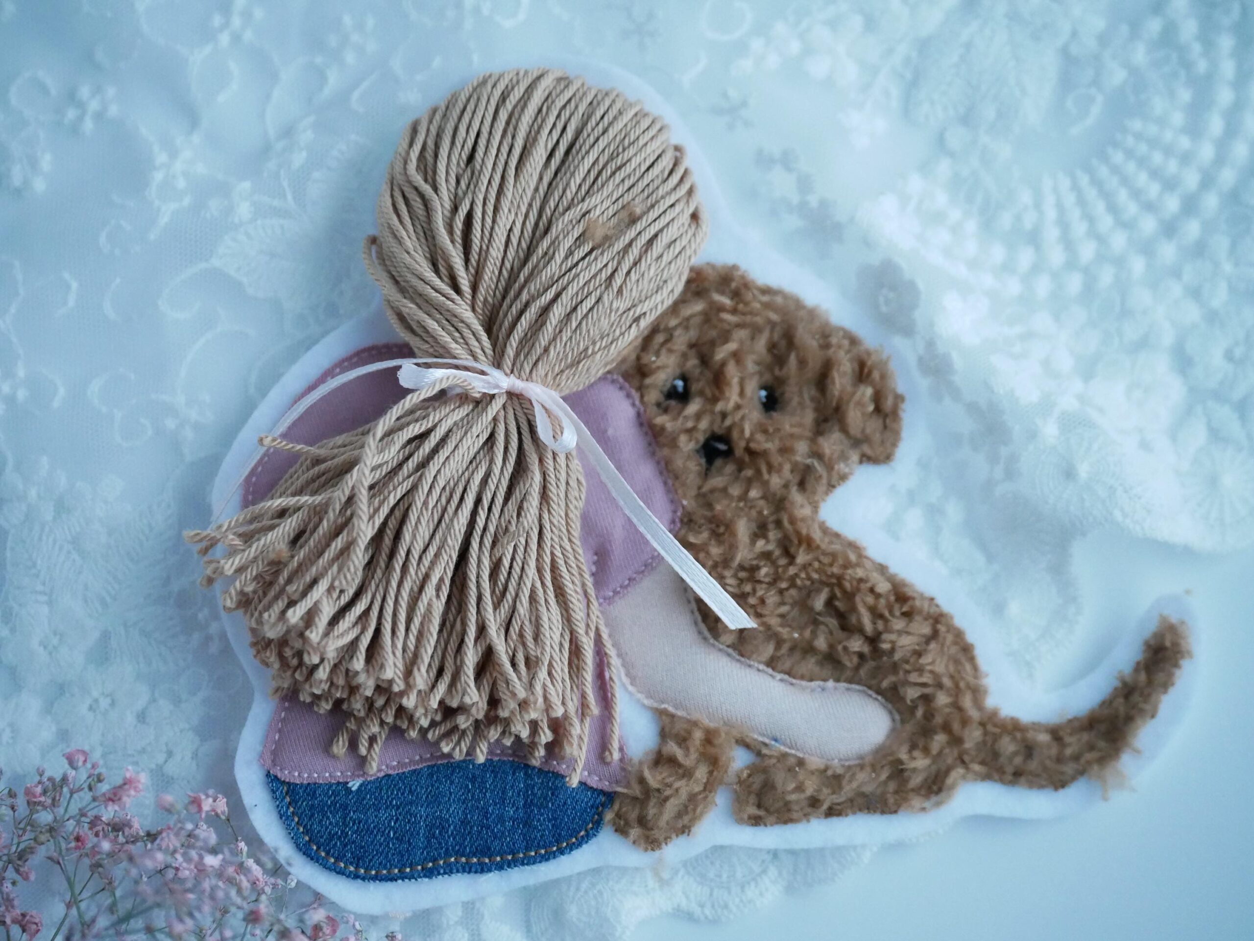 Aufnäher Mädchen mit kleinem lockigem Hund – Bild 3
