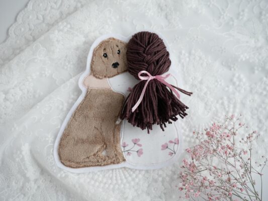 Aufnäher Hundeliebe mit Mädchen (dunkelbraun)