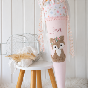 Handgemachte Fuchs-Schultüte in Rosa mit Blumenmuster, Spitzenborte und personalisiertem Namen
