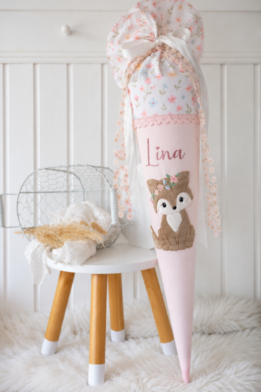 Handgemachte Fuchs-Schultüte in Rosa mit Blumenmuster, Spitzenborte und personalisiertem Namen